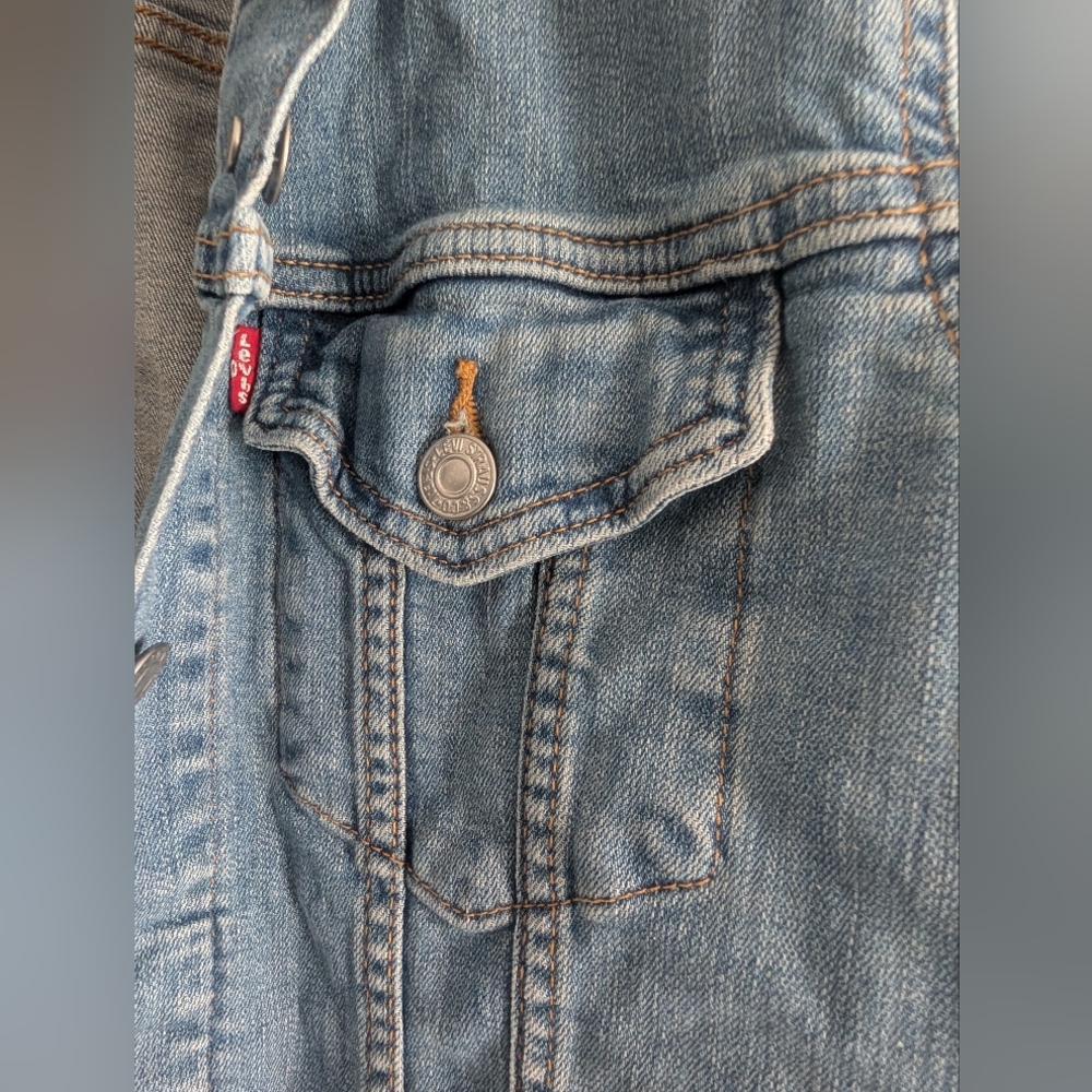 Levi's Women's Light Blue Jean Jacket - Picture 3 of 3